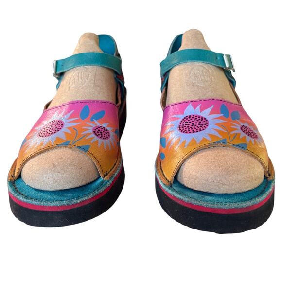 Soletech Painted Style Sandals w Flowers Iridescent Rainbow size 8(?) Pls Read! - Picture 5 of 15